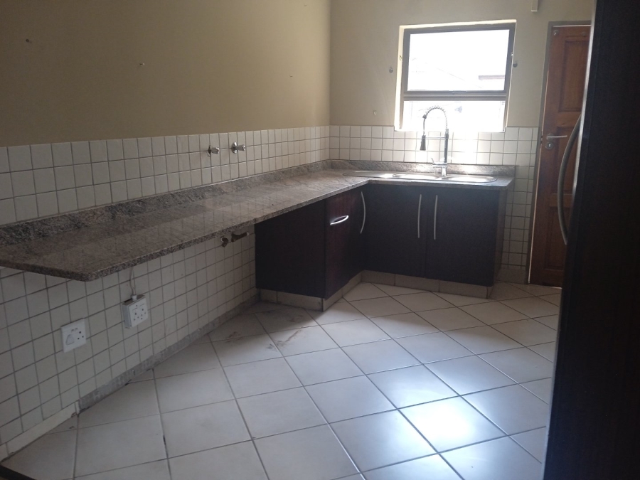 To Let 5 Bedroom Property for Rent in Xanadu North West